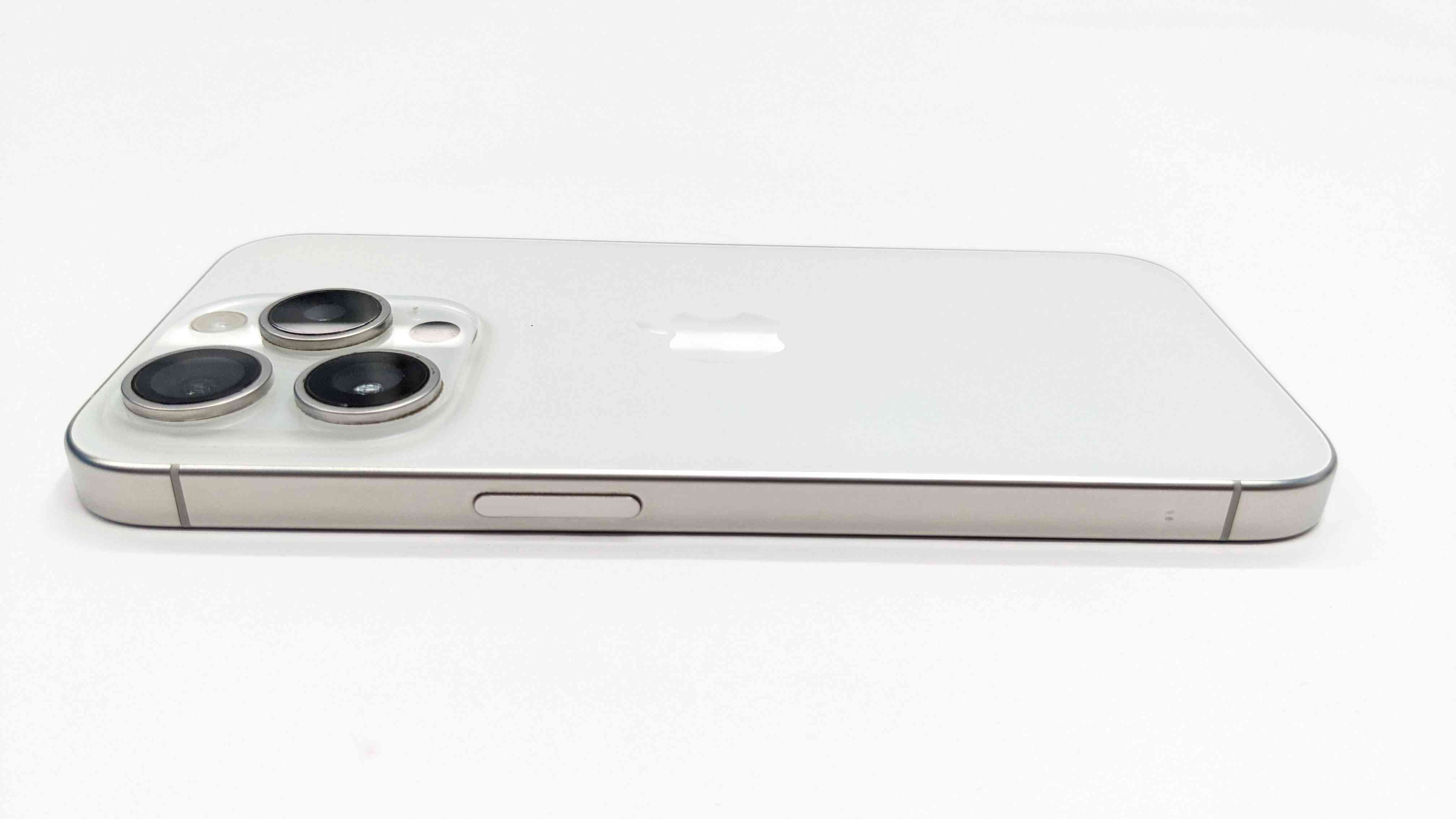 Apple iPhone 15 Pro ホワイト 256GB SIMフリー iPhone 15 Pro 256GB - ホワイトチタニウム（SIMフリー）[整備済製品