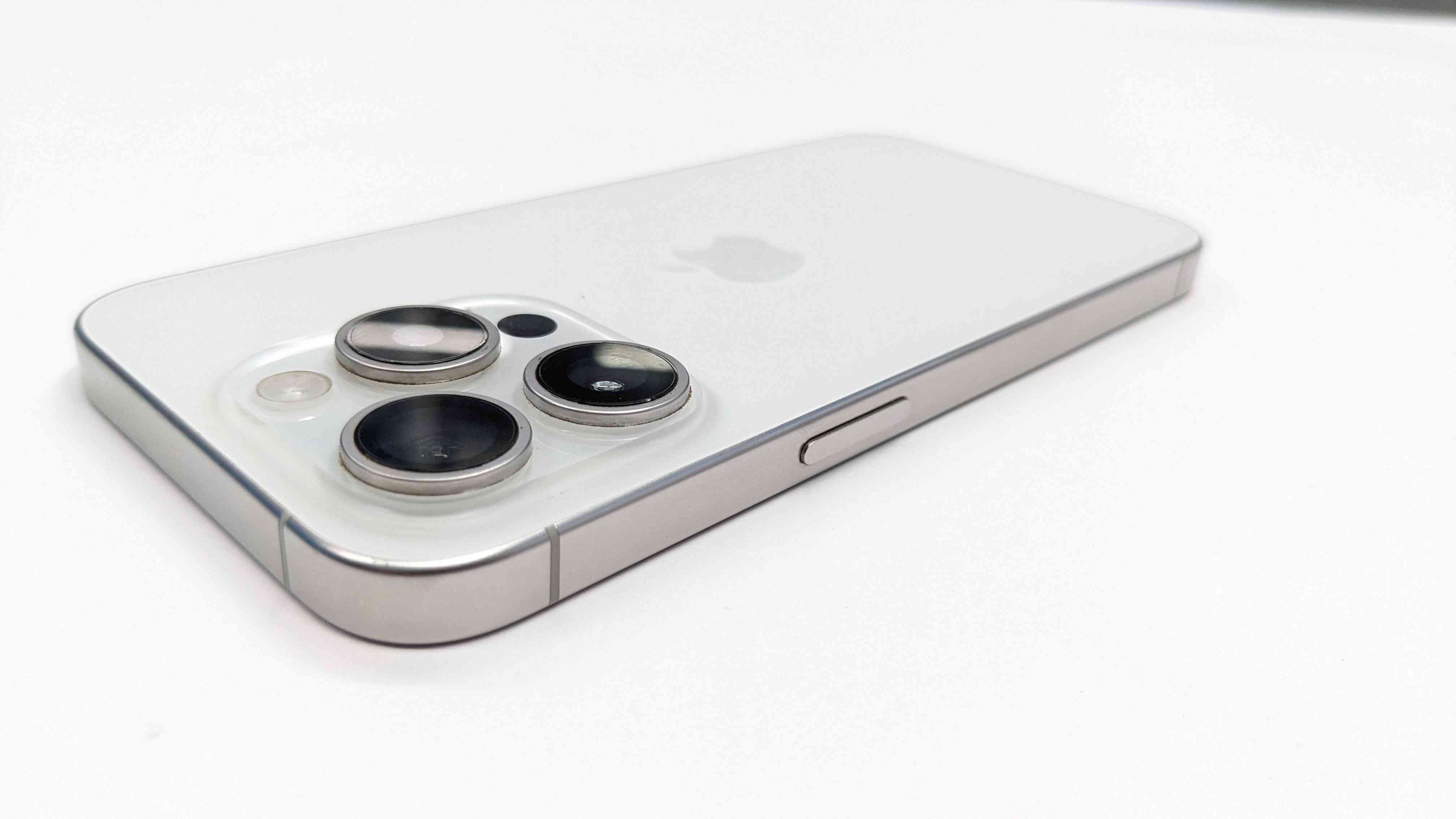 Apple iPhone 15 Pro ホワイト 256GB SIMフリー iPhone 15 Pro 256GB - ホワイトチタニウム（SIMフリー）[整備済製品