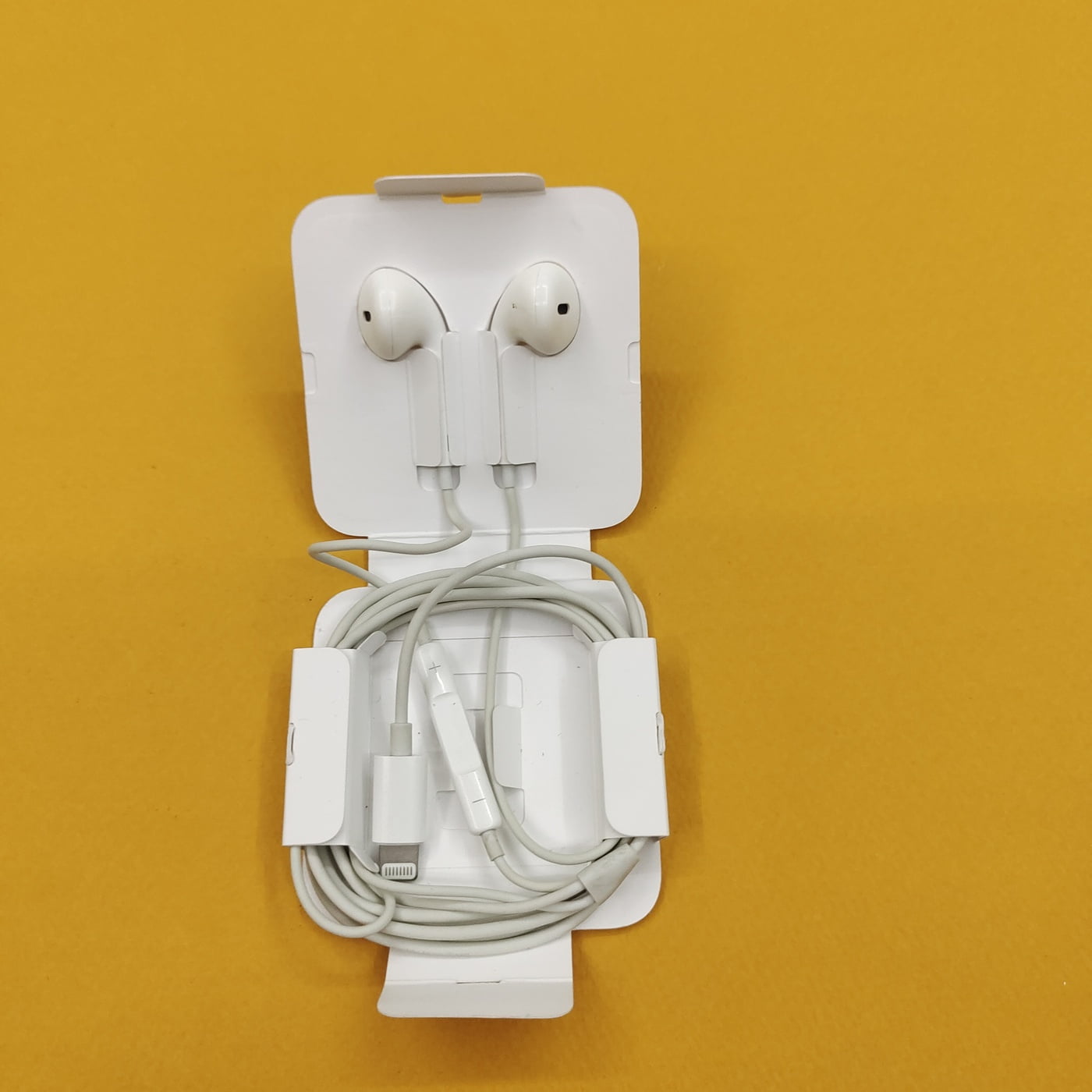 AirPods Pro A2190 2019モデル　Lightningコネクタ AirPods Pro (第2世代) Lightningコネクタ