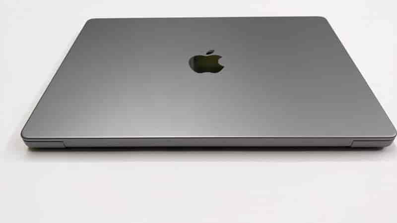 Apple MacBook Pro 14インチ 1TB SSD（Elryan: Apple 14-Inch